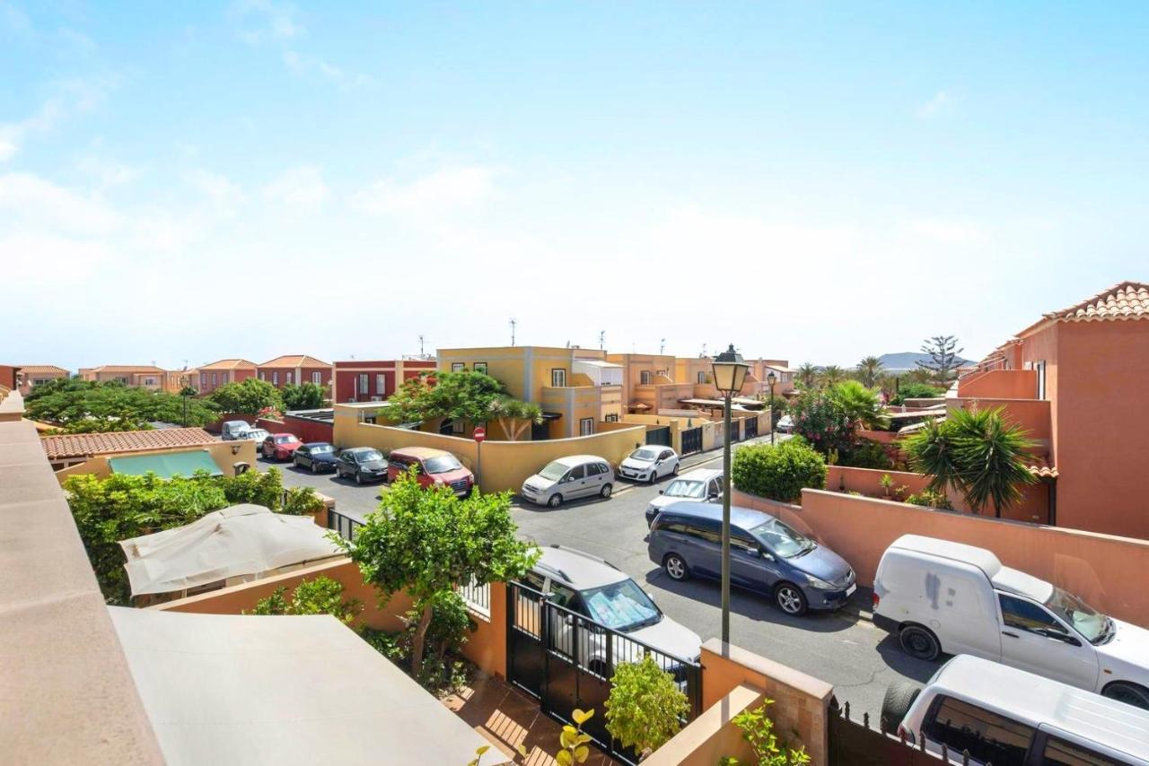 Remarkable 2-Bed House In Arona 아로나 외부 사진